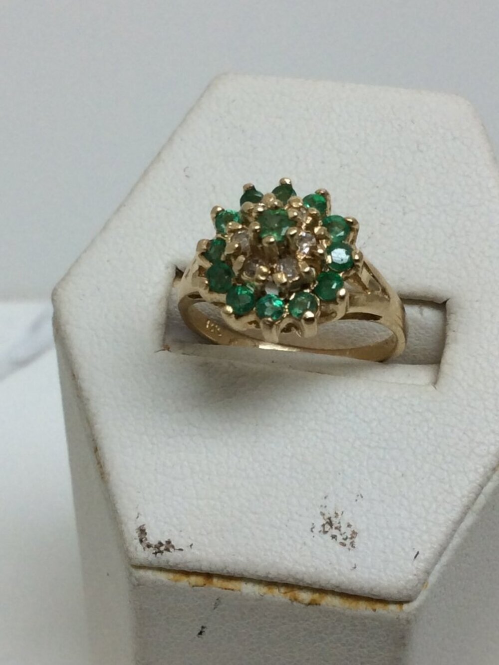 14k Yellow Real solid Gold Lady Emerald cluster ring  3.50gr  size 6